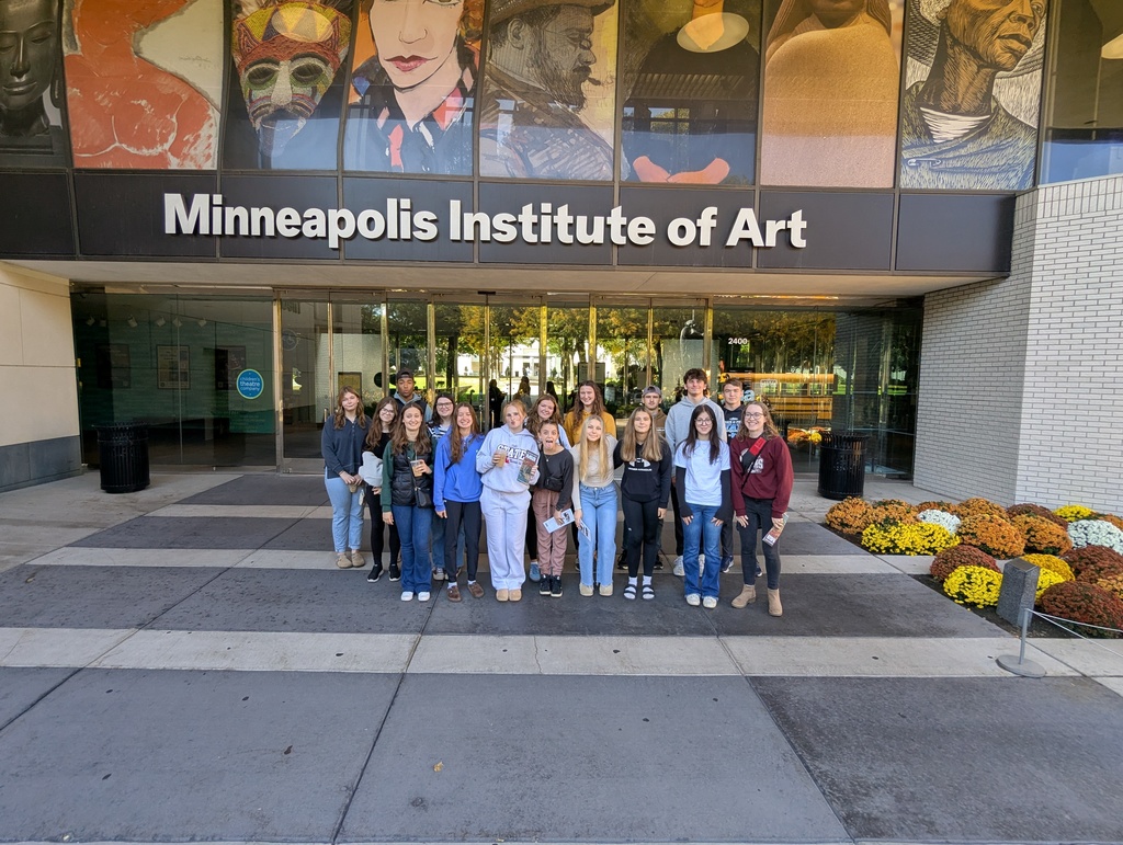CIHS students in front of the art institute