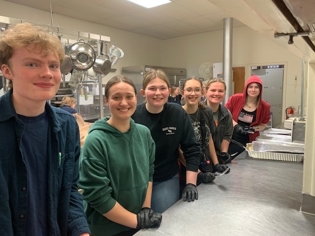 6 SALT members volunteering at the Community Table in Crosby