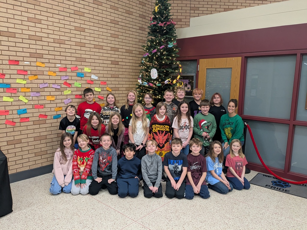 combo class sitting nicely in front of the tree at CRES