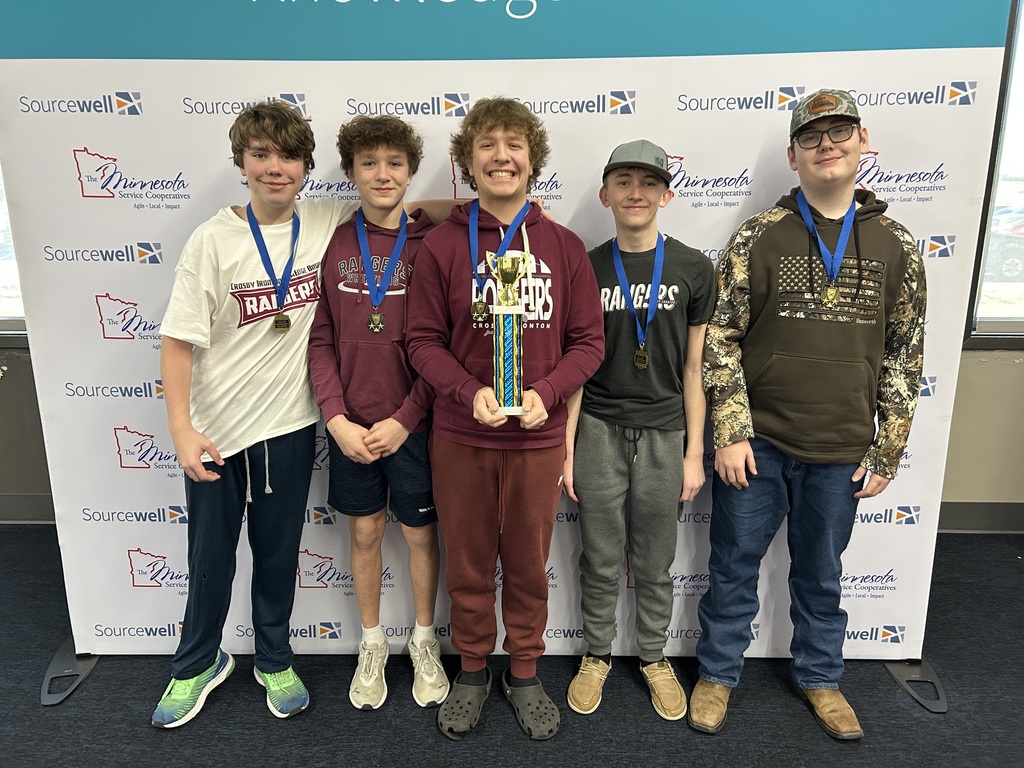 1st place knowledge team made up of 5 8th graders