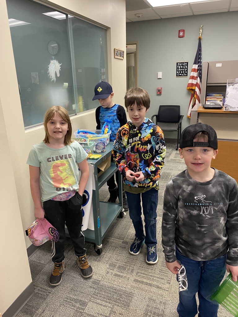 Paw Pride Winners at CRES- 4 students choosing a prize