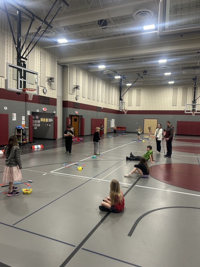 multiple students learning how to play golf in PE at CRES