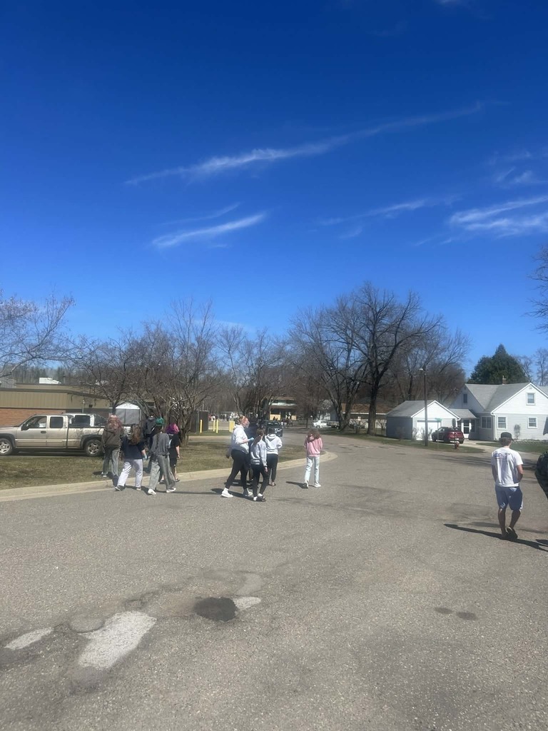 students heading out into the neighborhood to pick up trash