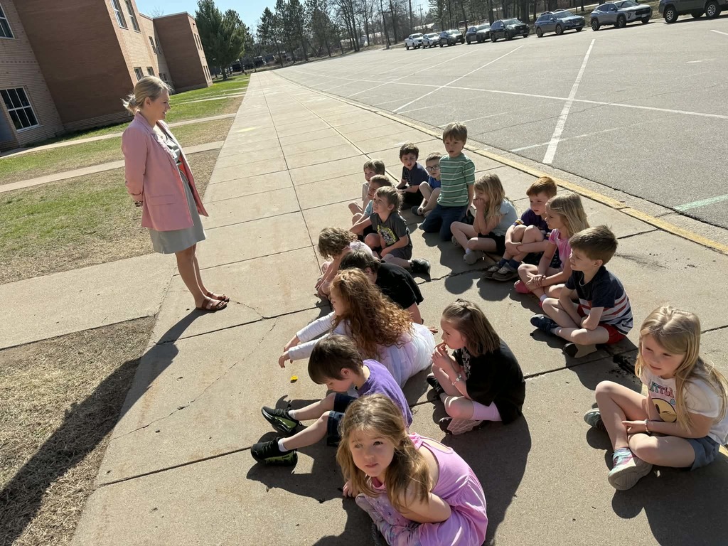 Miranda Larson talking to kindergartners about fruits and veggies