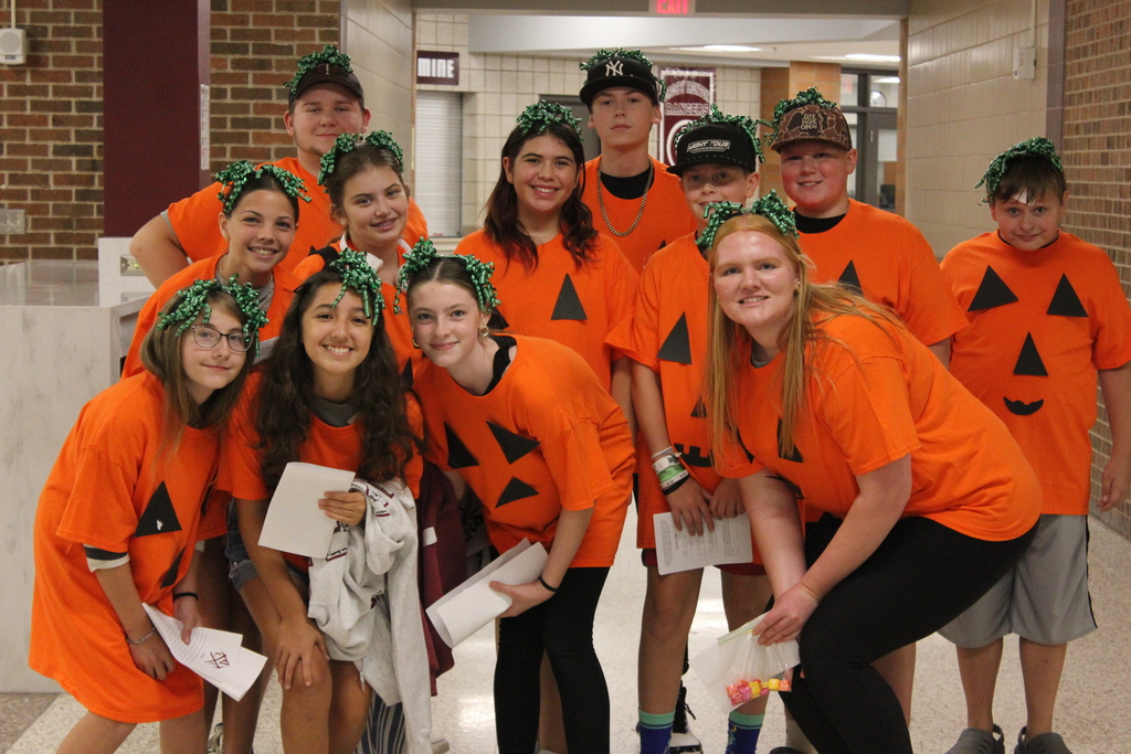 LinK Crew leaders with their group of students at orientation