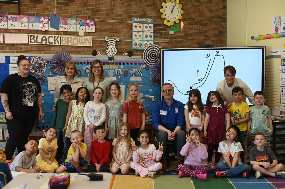 picture of Mrs Fitzpatrick's K5 class at Jones with Rob Haswell from Fox 6