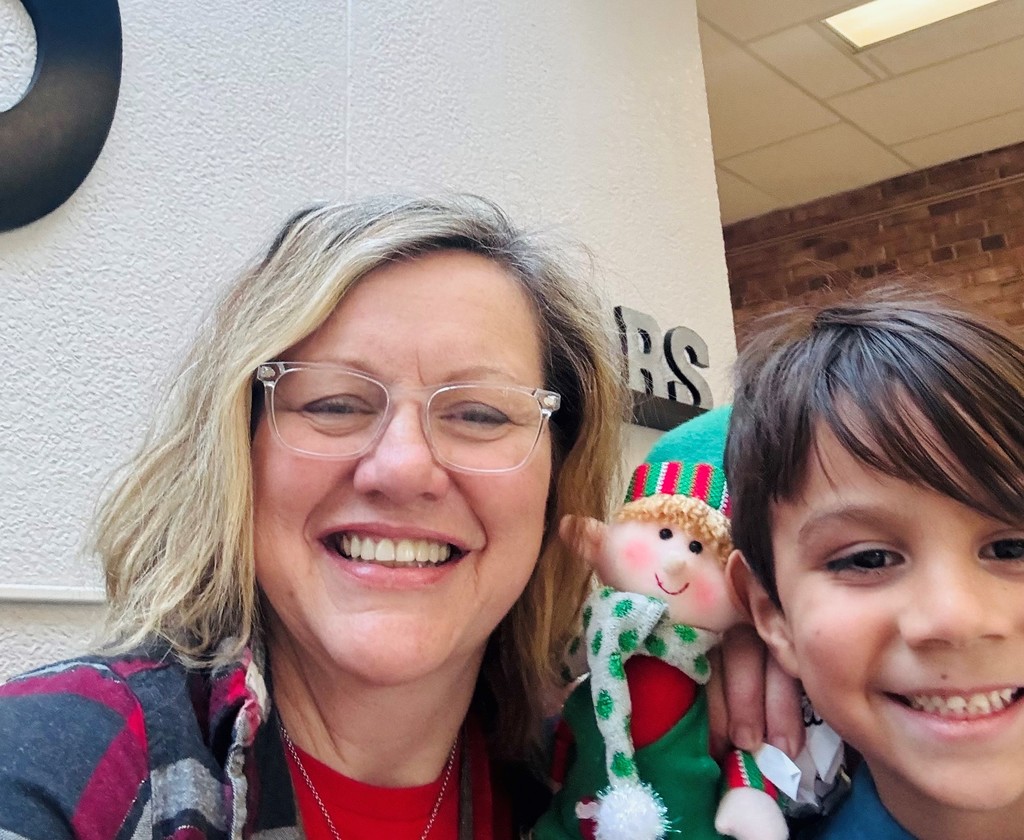 staff and students selfies with elfie