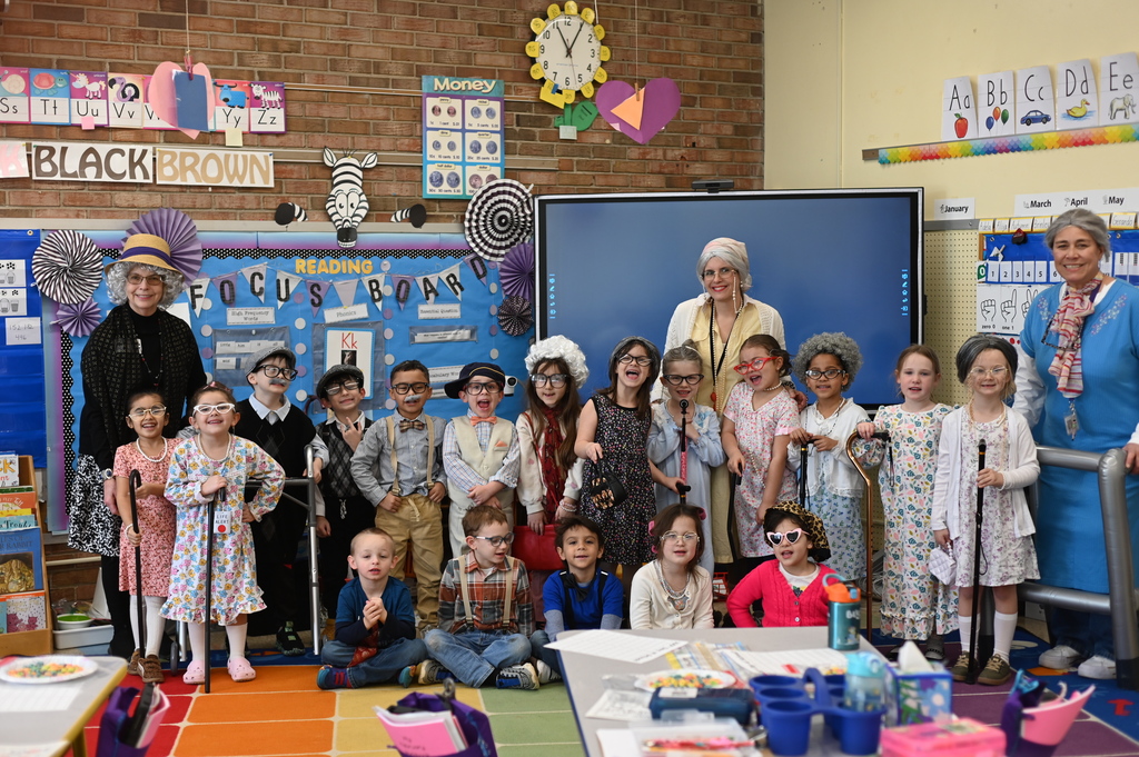 class picture of the K5 class dressed as 100 year olds from Jones