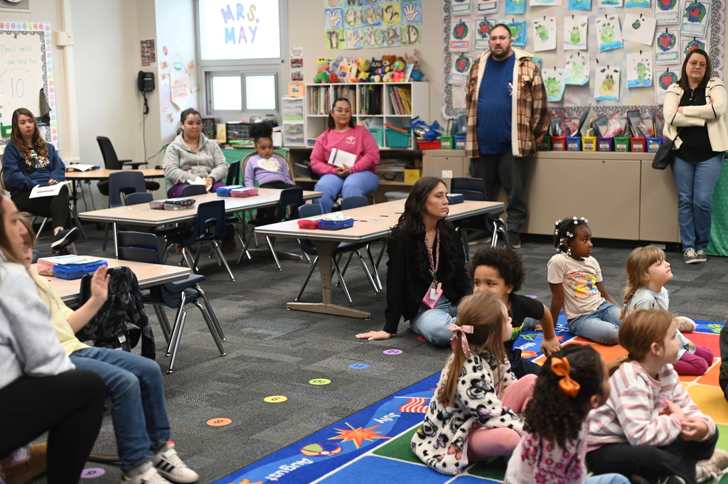 picture of students and parents in a kindergarten classroom