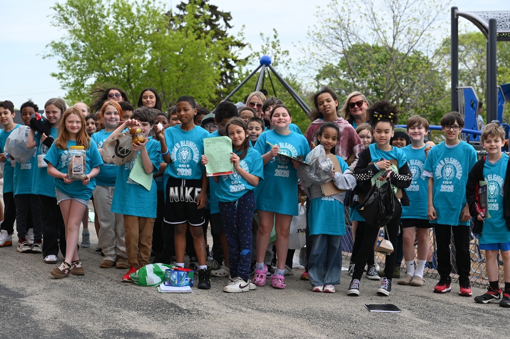 4th grade students with the egg carriers after the egg drop