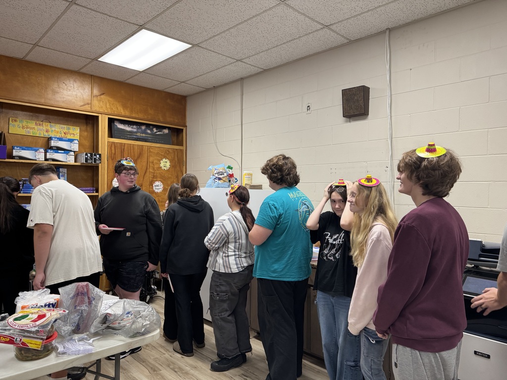 4th period (A certain someone forgot to take pictures of 6th period and 2nd period.  I'm sorry!)