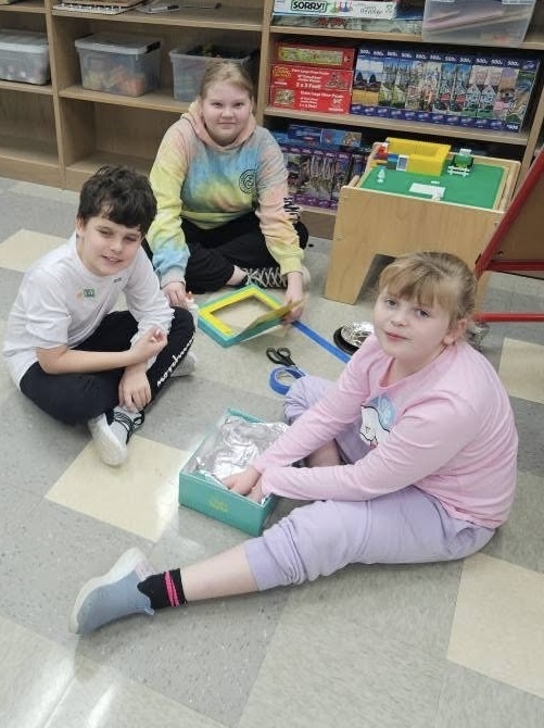 Building solar ovens