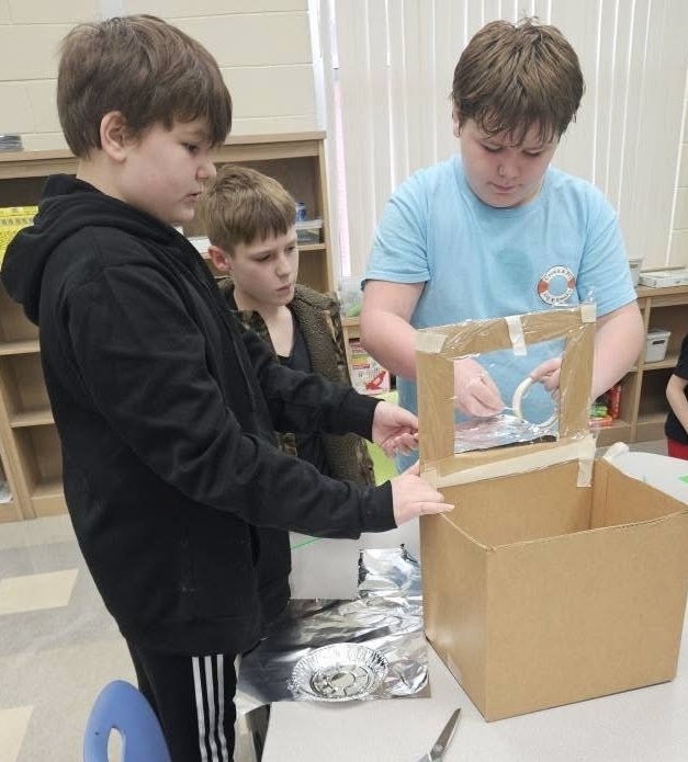 Building solar ovens