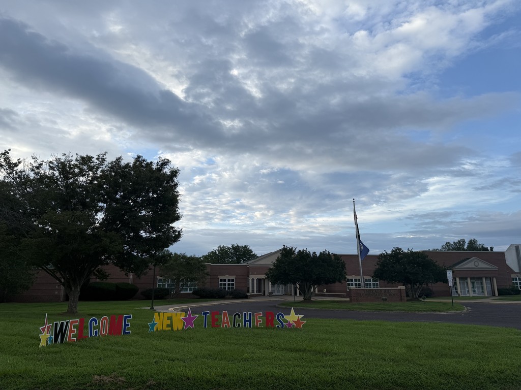 Picture of school with welcome new teachers sign out front
