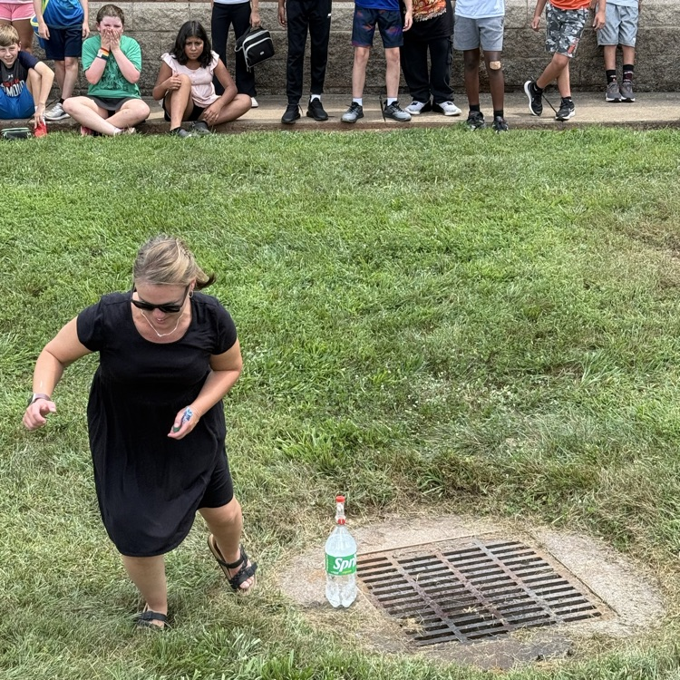 AGR fifth graders today experience the annual Mentos and Coke experiment to go along with their studies on the scientific method!