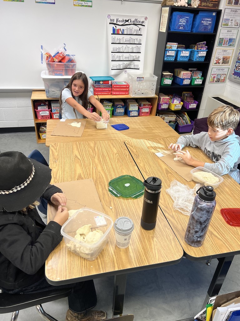 4th grade students making salt dough maps of Virginia