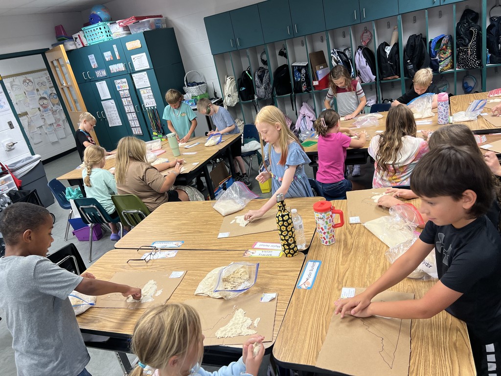 4th grade students making salt dough maps of Virginia