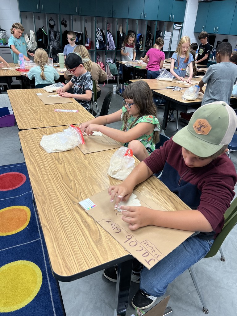 4th grade students making salt dough maps of Virginia