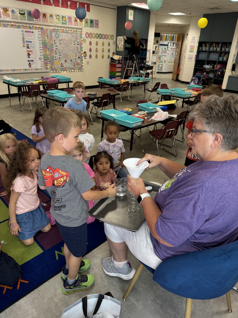 Miss Epstein's Kindergarteners did a fun science experiment with Mrs. Standley (AGR retired math specialist)! We made elephant toothpaste that went along with a story.