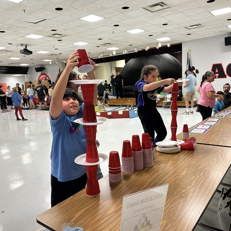 An amazing turnout for STEM night!  We're here until 6:30!