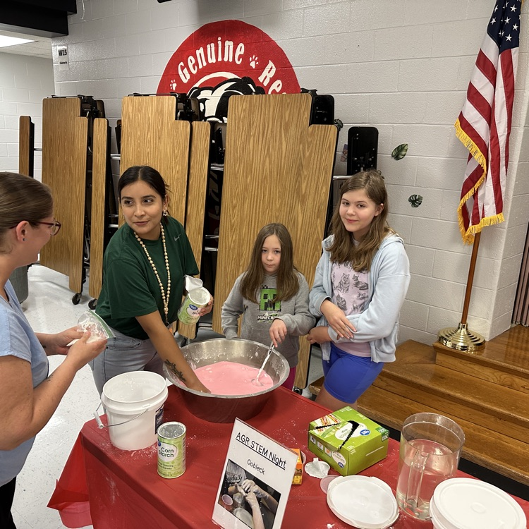 An amazing turnout for STEM night!  We're here until 6:30!