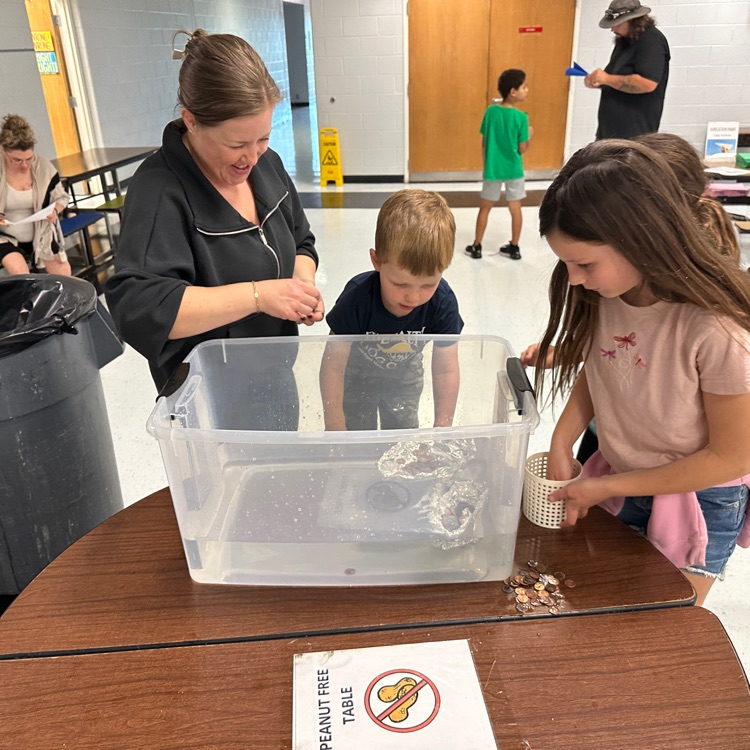 An amazing turnout for STEM night!  We're here until 6:30!