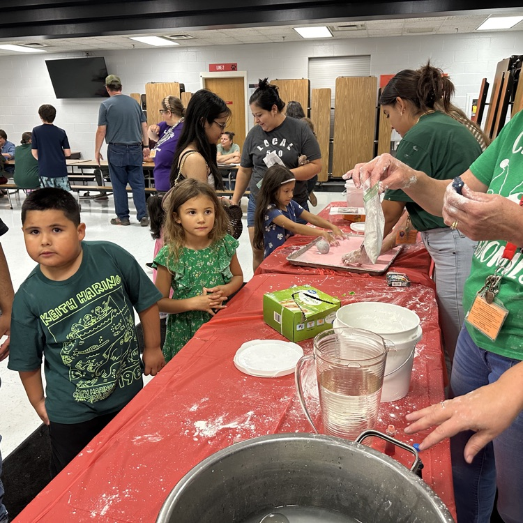An amazing turnout for STEM night!  We're here until 6:30!