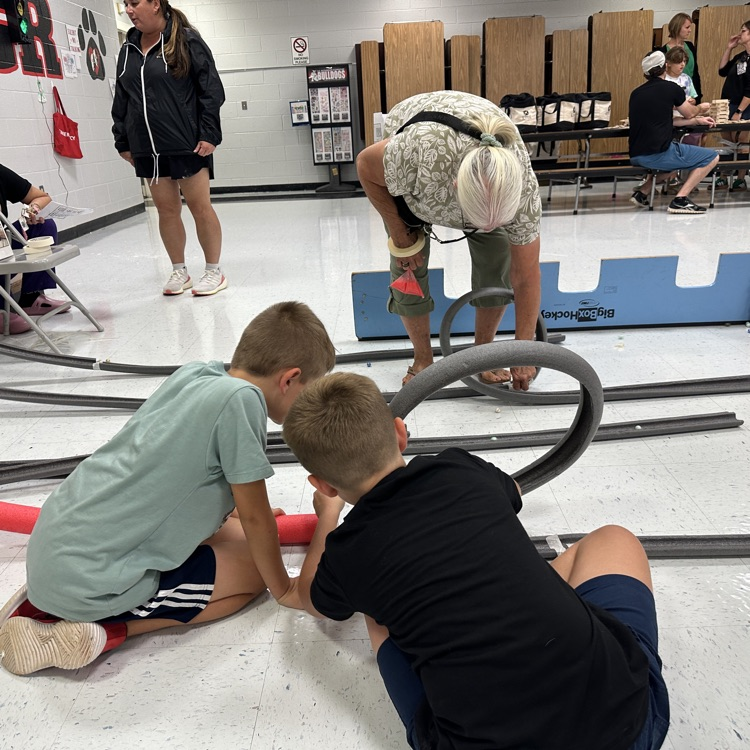 An amazing turnout for STEM night!  We're here until 6:30!