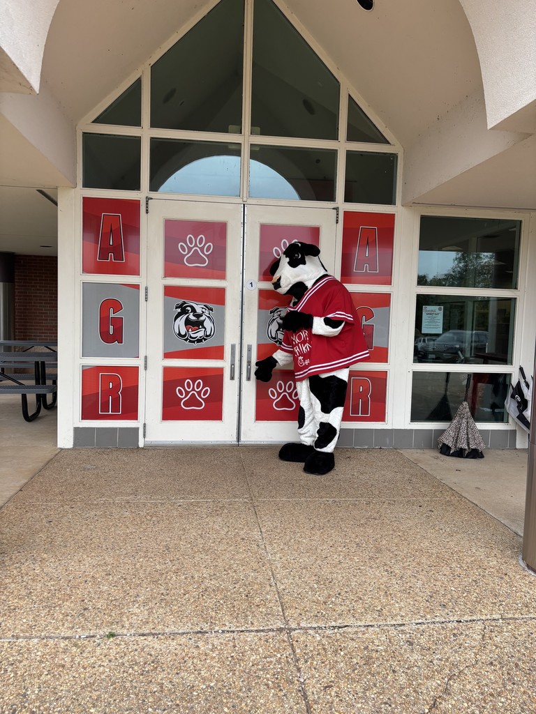 The Chik Fil-A cow joined students at dismissal leading up to the AGR Spirit Night, from 4-8!  Be sure to mention AGR in store or on the app!  We hope to see you there!
