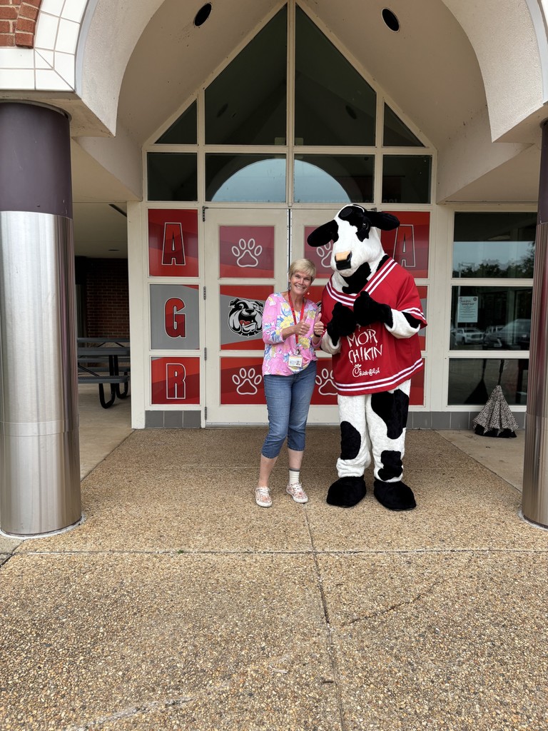 The Chik Fil-A cow joined students at dismissal leading up to the AGR Spirit Night, from 4-8!  Be sure to mention AGR in store or on the app!  We hope to see you there!