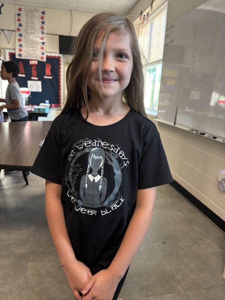Taylor from Mrs Birch’s 4th grade class is nailing the color of the day today!