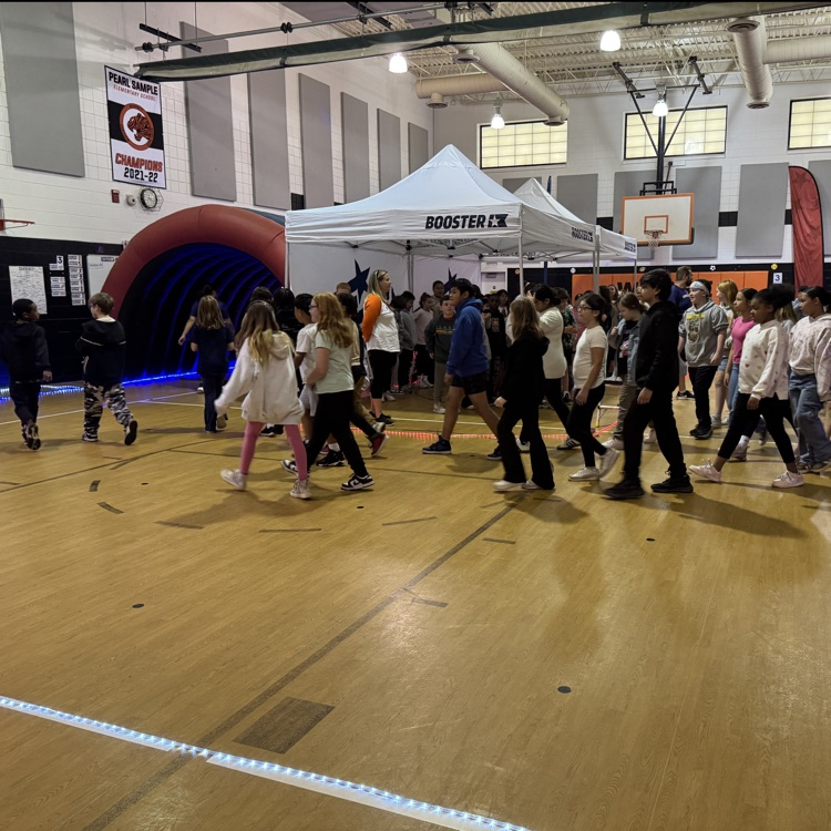 students at the glow run