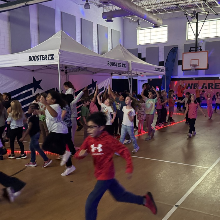 Students running at the glow run
