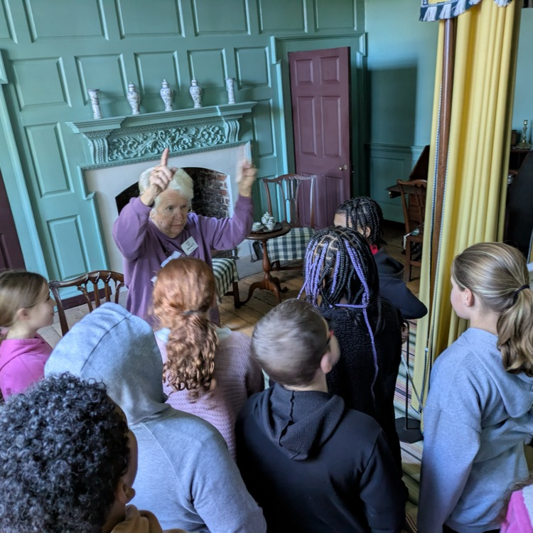 students learning about the Kenmore plantation
