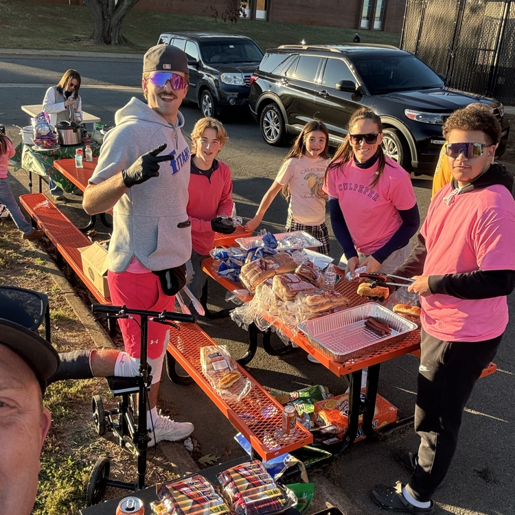 Hot dogs and chili are ready!