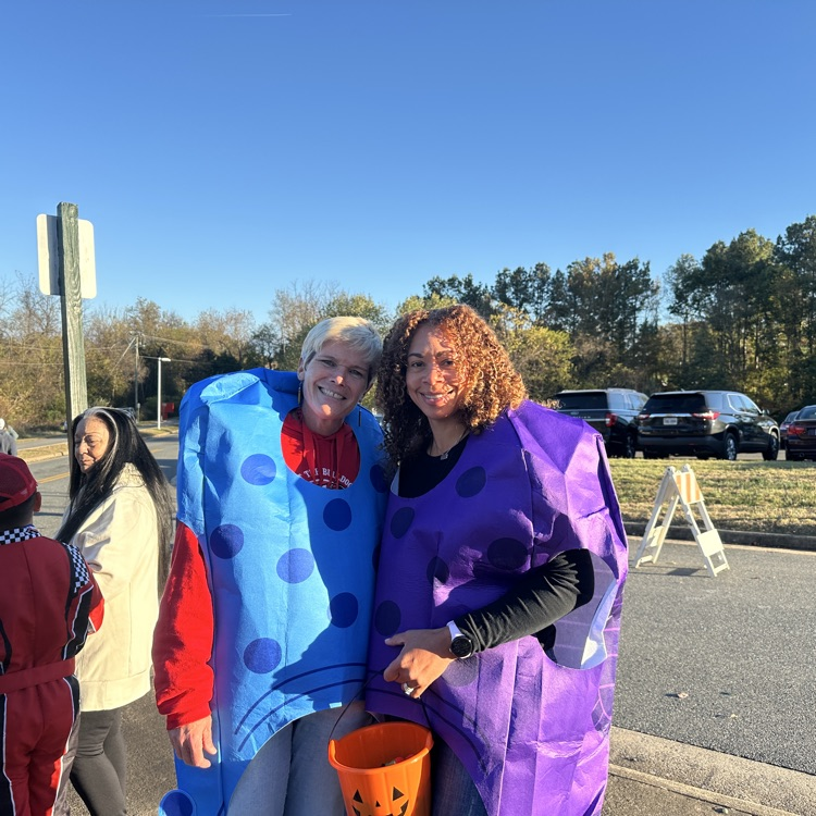 Thanks to our PAC for a great trunk or treat on Friday!  Hay rides and live animals were provided by the Duckwitz family!