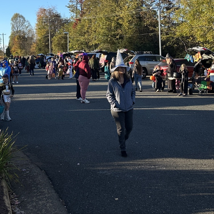 Thanks to our PAC for a great trunk or treat on Friday!  Hay rides and live animals were provided by the Duckwitz family!