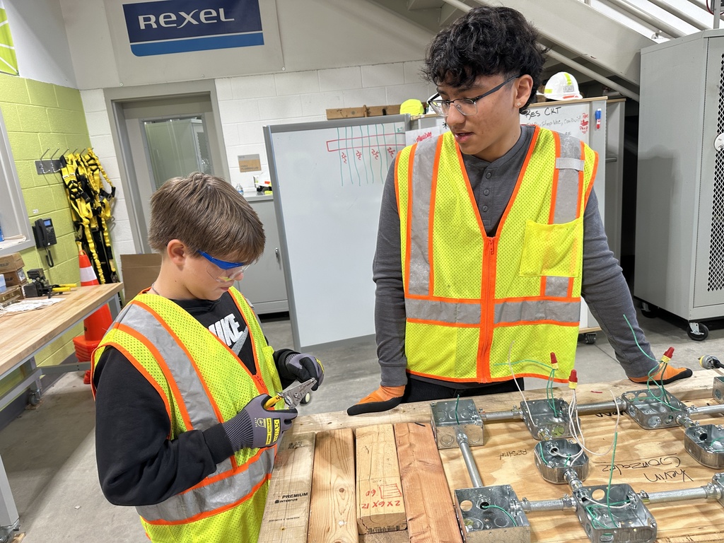 This morning, AGR 5th Graders visited CTEC to take a tour and learn about the programs offered.  Thanks to Mr. Summerscales and the CTEC staff for being amazing hosts!