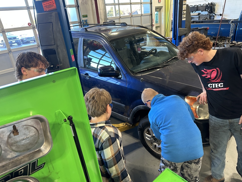 This morning, AGR 5th Graders visited CTEC to take a tour and learn about the programs offered.  Thanks to Mr. Summerscales and the CTEC staff for being amazing hosts!