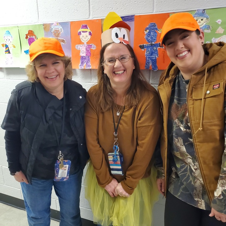 AGR 2nd grade teachers matched for secret spirit week - they were on the hunt for a Thanksgiving turkey!