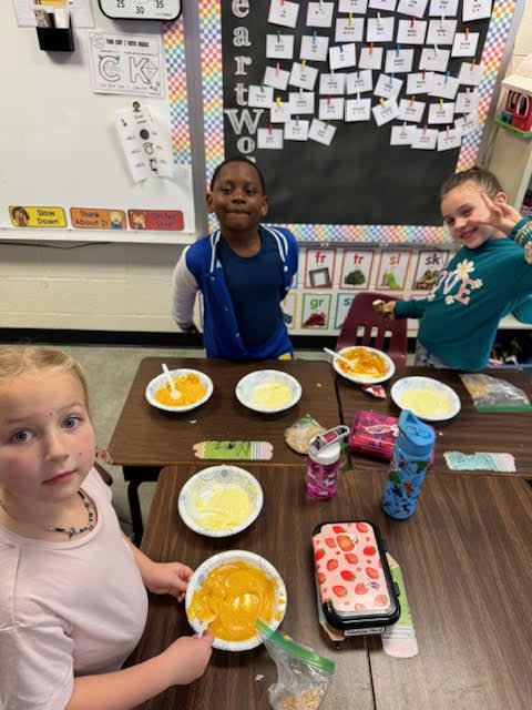 Mrs. Childress’s first graders kicked off the Thanksgiving vibes this morning with a fun (and delicious!) pumpkin pie–making activity!