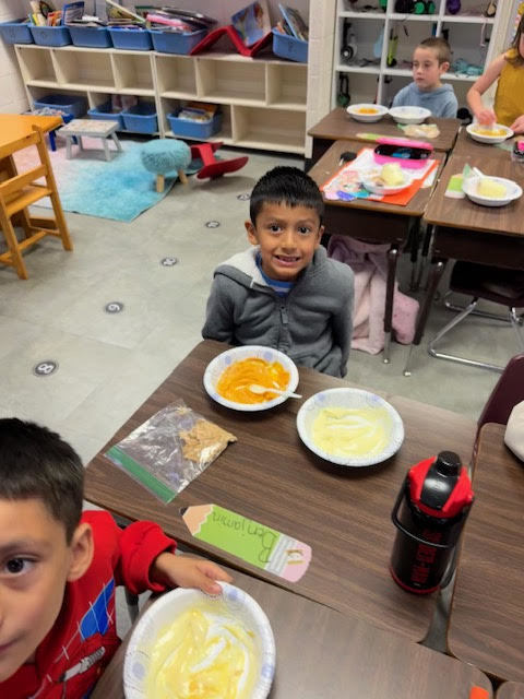 Mrs. Childress’s first graders kicked off the Thanksgiving vibes this morning with a fun (and delicious!) pumpkin pie–making activity!
