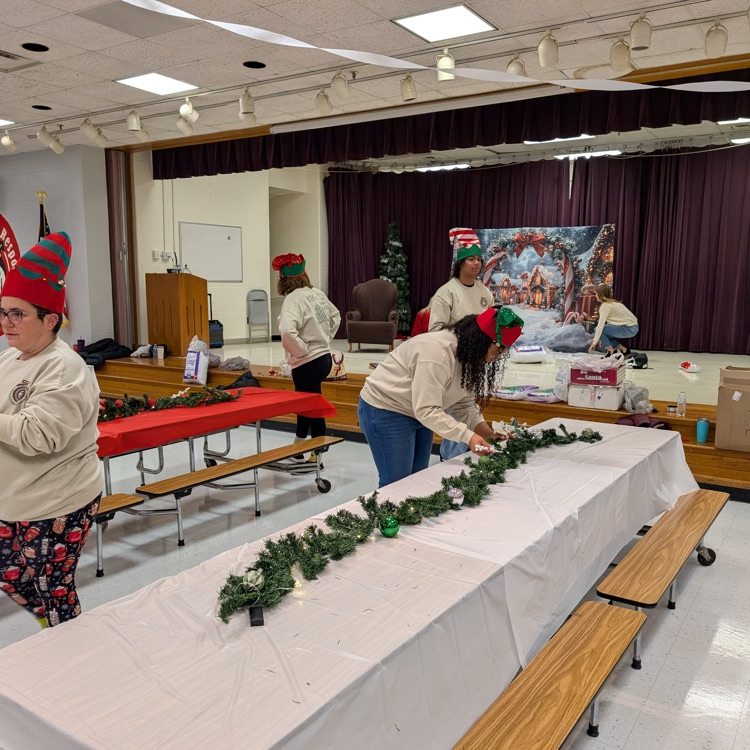 Friday's snow day certainly got everyone on the holiday spirit - but it didn't stop our amazing PAC team from getting the Santa Breakfast ready!