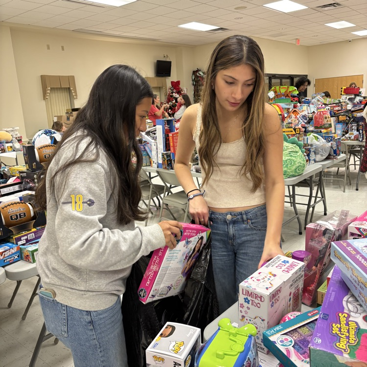 Our Leadership students truly put leadership into action this week! They volunteered with the Community Christmas Basket program, helping pack boxes of food and bags of toys for families right here in our community.