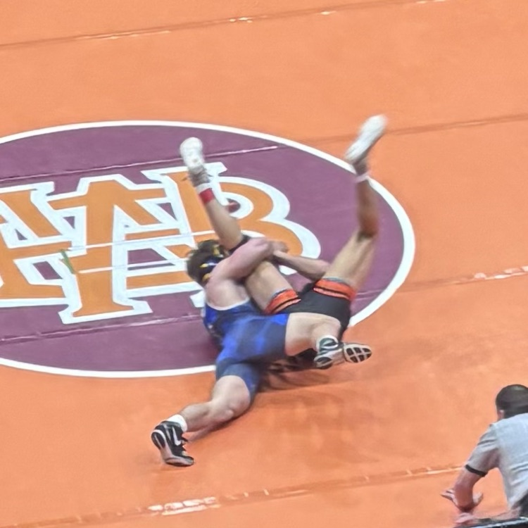 Riley Vinyard returns to the state championship finals with a pin of the wrestler from Tabb! #FinalsBound #BDP #ForksUp #BetterEveryDay