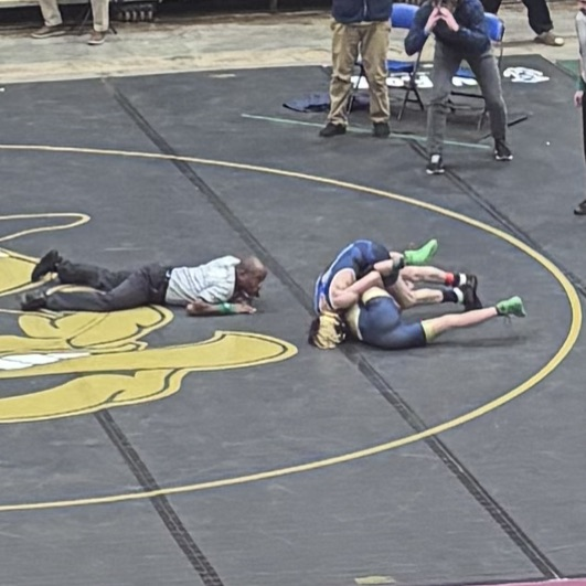 Ali Dasher wins his match to advance to the consolation finals! He is guaranteed to place in the top 4 in the state at 106 pounds! #BDP #BetterEveryDay #ForksUp