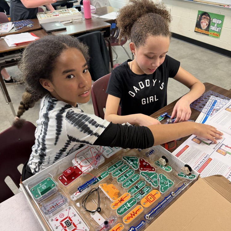 Thanks to the Culpeper County Public Library for letting AGR 5th graders use snap circuits to apply what they know about electricity.  Pictured here are Mrs. days students enjoying their electric creations.