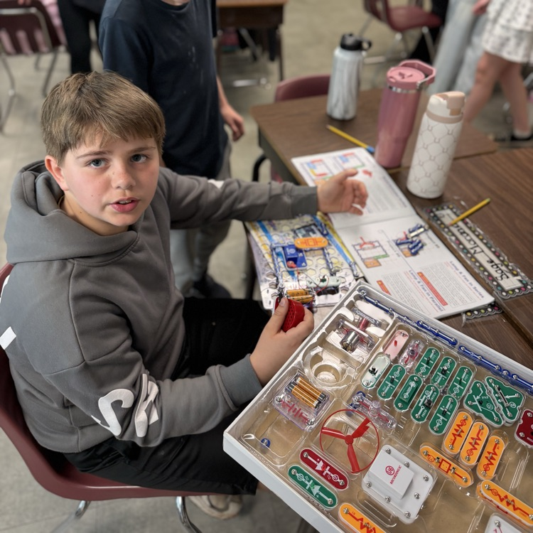 Thanks to the Culpeper County Public Library for letting AGR 5th graders use snap circuits to apply what they know about electricity.  Pictured here are Mrs. days students enjoying their electric creations.