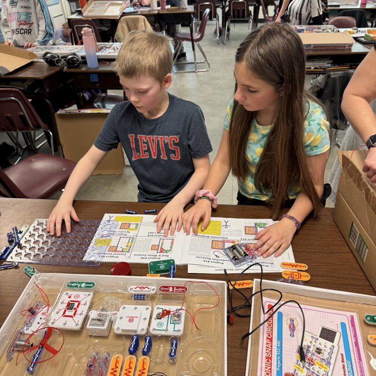 Thanks to the Culpeper County Public Library for letting AGR 5th graders use snap circuits to apply what they know about electricity.  Pictured here are Mrs. days students enjoying their electric creations.