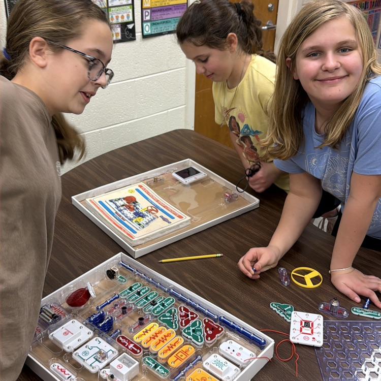 Thanks to the Culpeper County Public Library for letting AGR 5th graders use snap circuits to apply what they know about electricity.  Pictured here are Mrs. days students enjoying their electric creations.